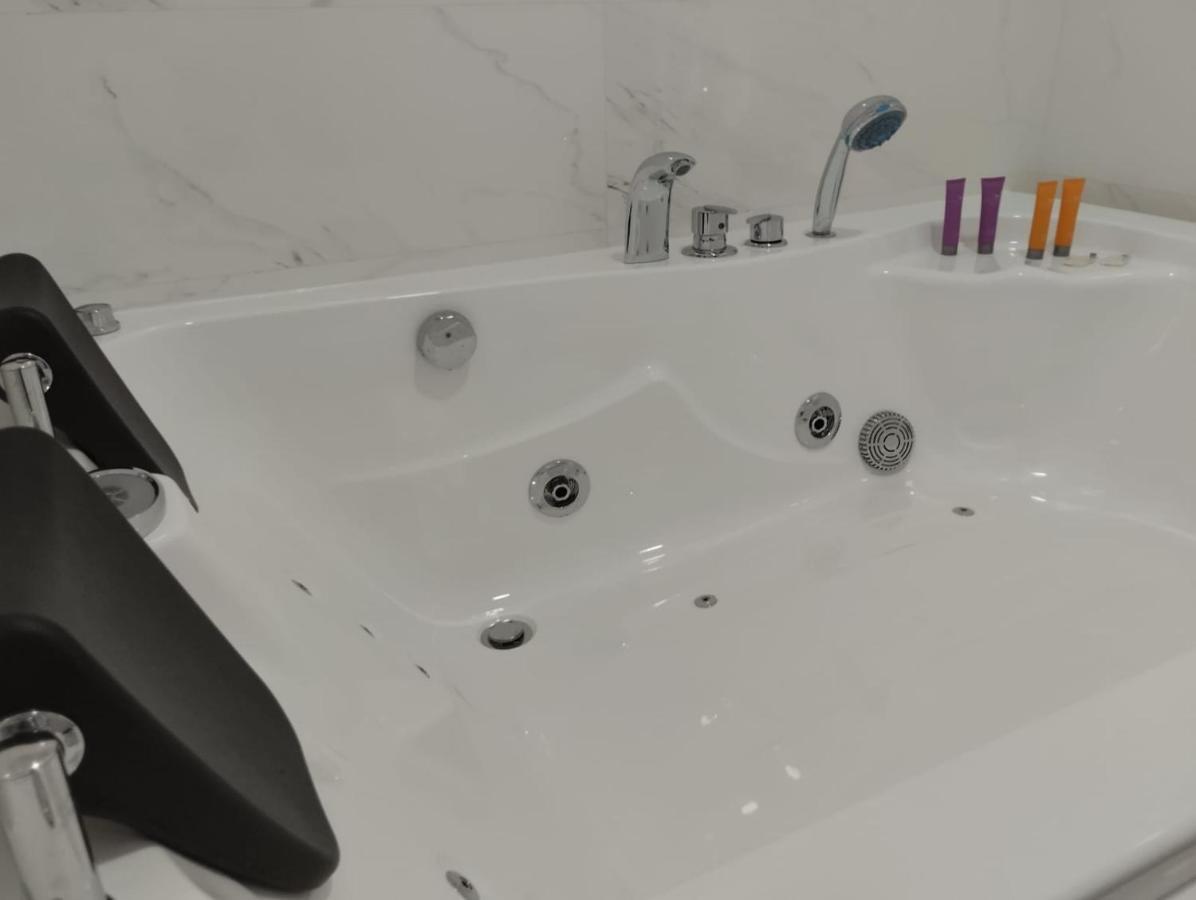 Mini Estudio Jacuzzi Doble Sevilla "Poligono Industrial" Exterior foto